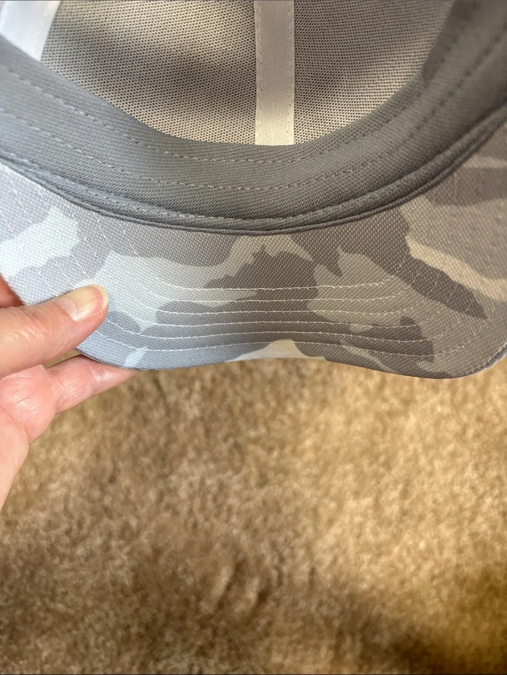 Youth Under Armour Light Gray & White Camo Baseball Cap / Trucker Hat